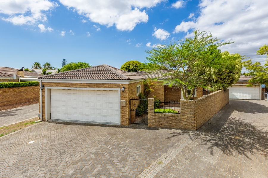 3 Bedroom Property for Sale in Langeberg Village Western Cape